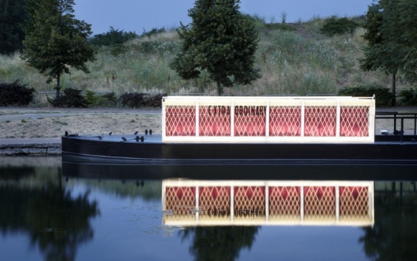 The Floating Cinema / Duggan Morris Architects